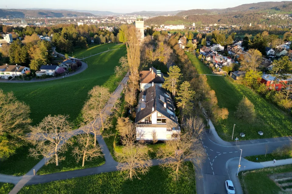 Ampio e tranquillo appartamento di 5 locali con garage in una posizione esclusiva su Bruderholz – foto 4 di 26