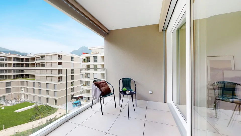 Vivre en hauteur avec terrasse et lave-linge privé – photo 3 sur 8