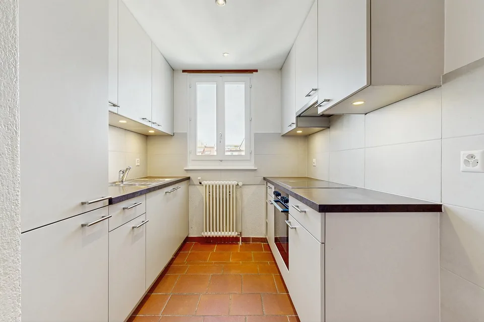 Logement rénové, traversant et occupant tout le dernier étage – photo 3 sur 9