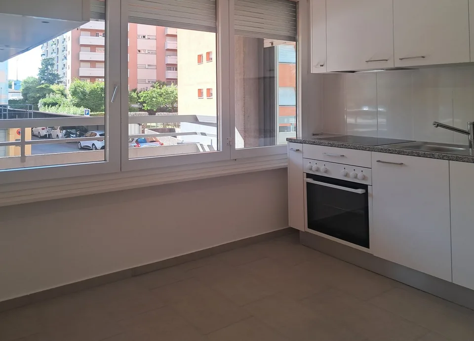 Chiasso: spacieux appartement de 5,5 pièces avec balcons – photo 4 sur 14