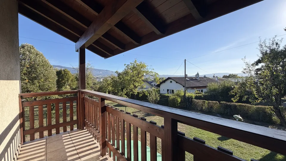 Maison familiale avec joli jardin et vue dégagée – Foto 10 von 13