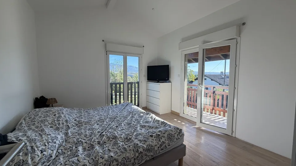 Maison familiale avec joli jardin et vue dégagée – Foto 9 von 13