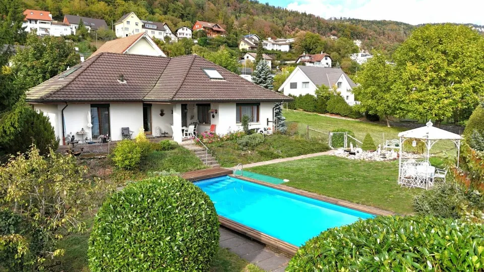Maison unifamiliale de 7,5 pièces avec grand piscine sur un terrain de 1'104 m2 – photo 3 sur 16