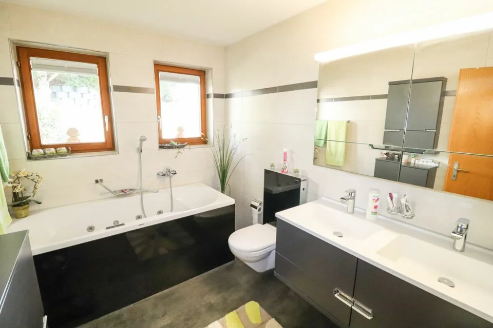 Maison unifamiliale de 7,5 pièces avec grand piscine sur un terrain de 1'104 m2 – photo 8 sur 16