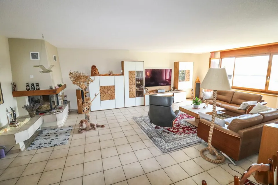 Maison unifamiliale de 7,5 pièces avec grand piscine sur un terrain de 1'104 m2 – photo 5 sur 16