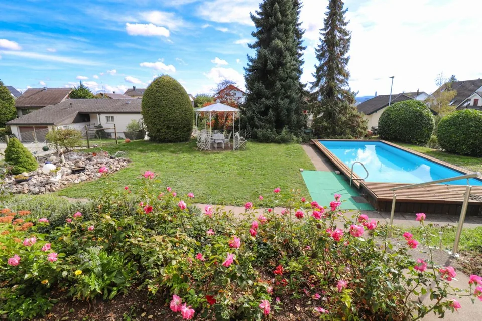 Maison unifamiliale de 7,5 pièces avec grand piscine sur un terrain de 1'104 m2 – photo 15 sur 16