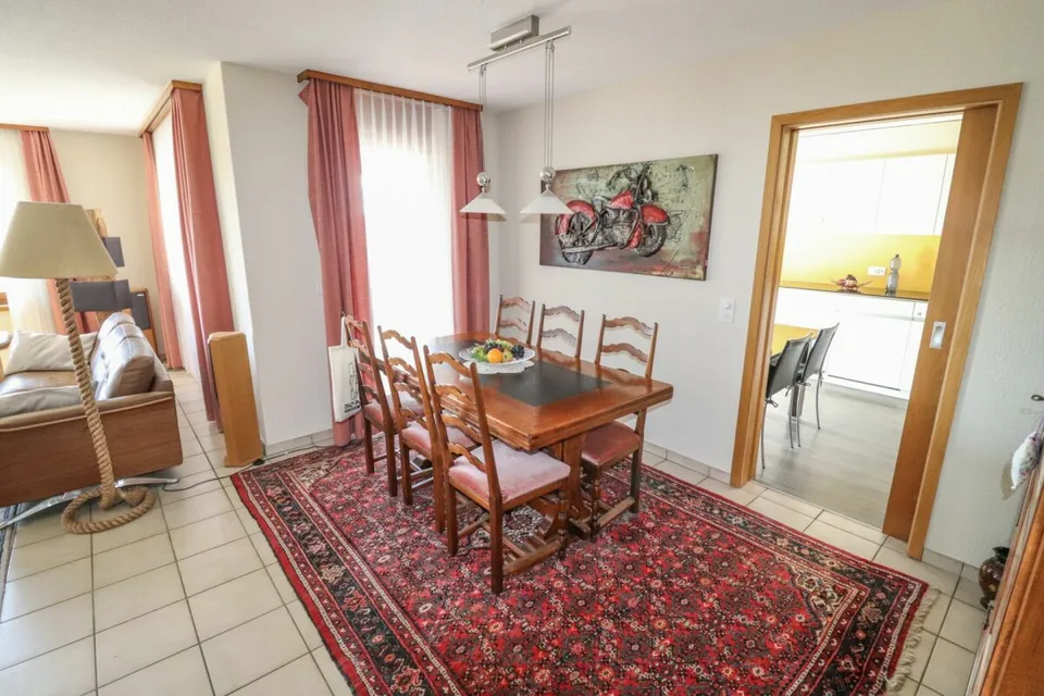 Maison unifamiliale de 7,5 pièces avec grand piscine sur un terrain de 1'104 m2 – photo 7 sur 16