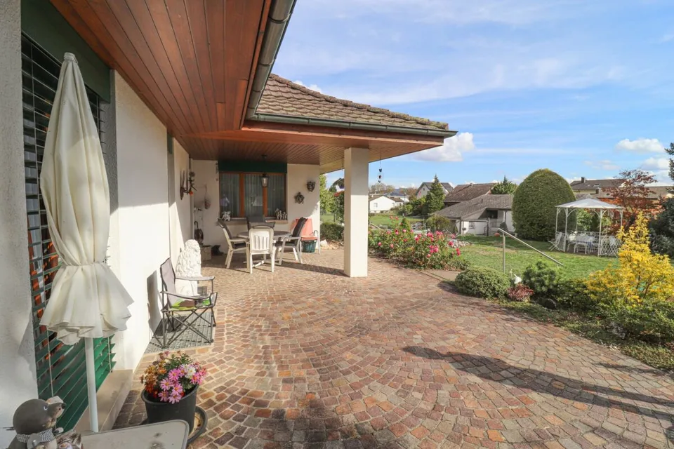 Maison unifamiliale de 7,5 pièces avec grand piscine sur un terrain de 1'104 m2 – photo 14 sur 16