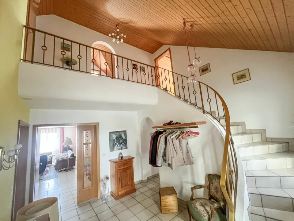 Maison unifamiliale de 7,5 pièces avec grand piscine sur un terrain de 1'104 m2 – photo 4 sur 16