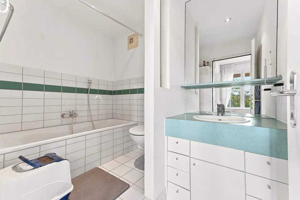 Appartement de 4,5 pièces avec cheminée incluant un carport à Jonen – photo 7 sur 13