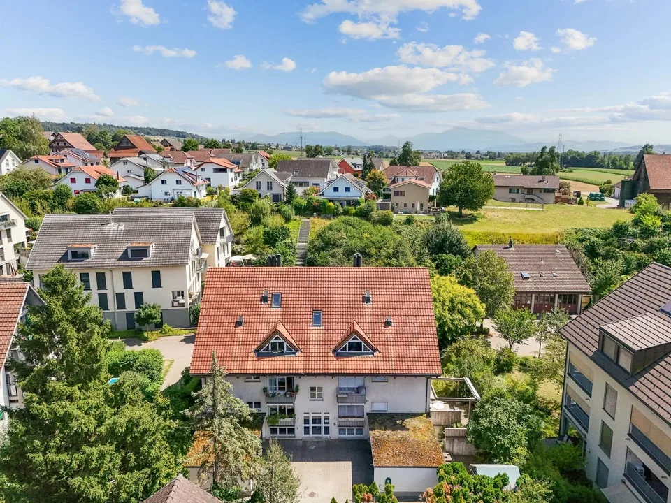Appartement de 4,5 pièces avec cheminée incluant un carport à Jonen – photo 13 sur 13
