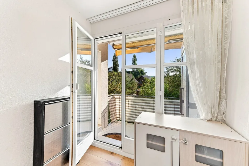 Appartement de 4,5 pièces avec cheminée incluant un carport à Jonen – photo 12 sur 13