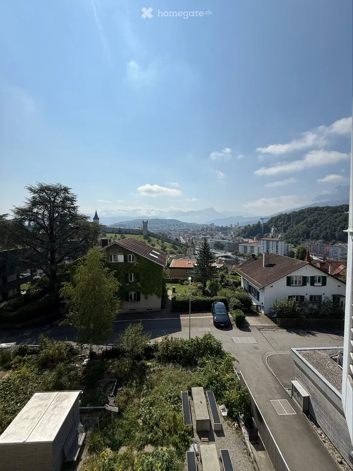 Bright 3-room attic apartment with beautiful views – photo 4 of 5
