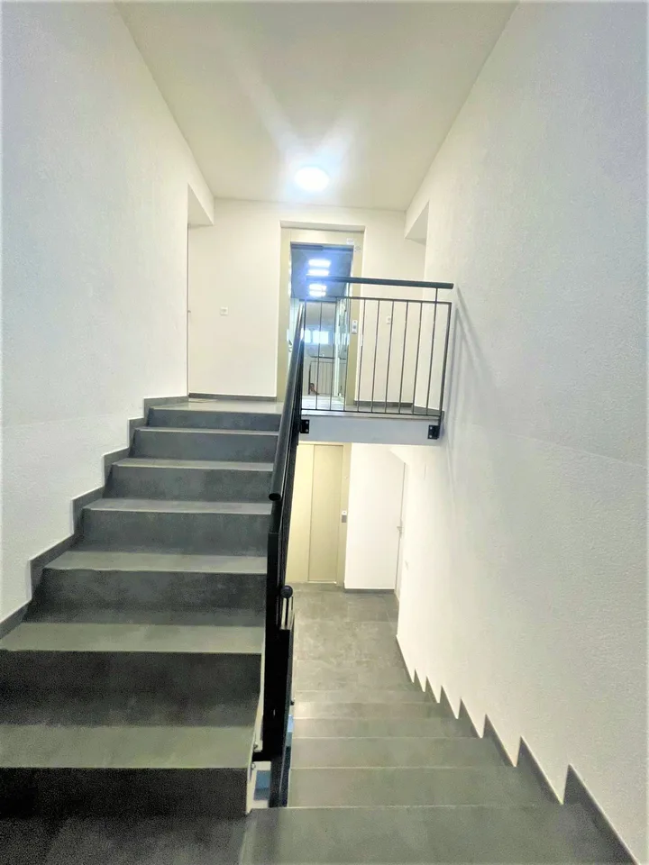 Top Modern 3.5 Room Apartment Centrally Located in Emmenbrücke – photo 15 of 21