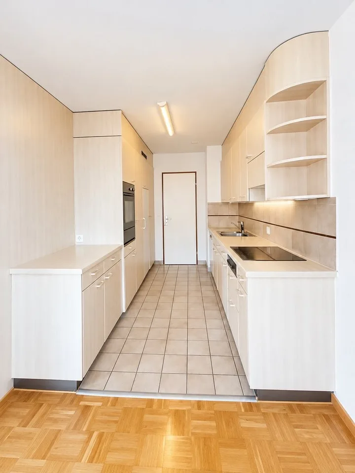 Appartement mansardé confortable avec cheminée et balcon – photo 2 sur 10