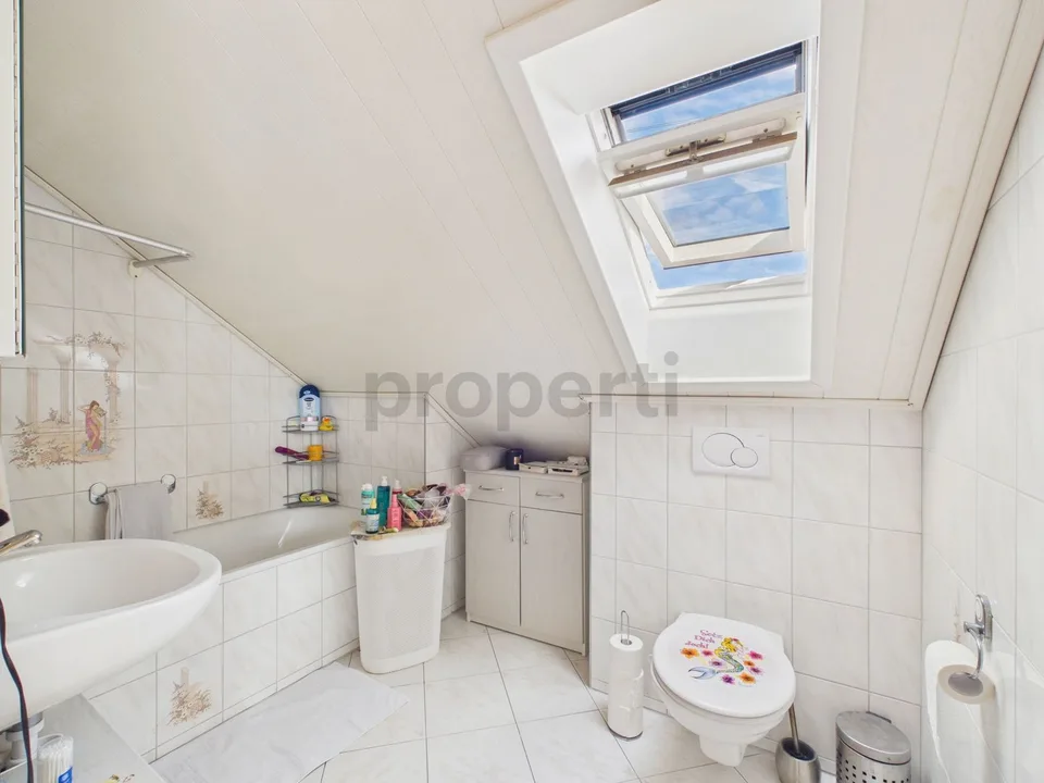 Privater Garten, Gemütliche Veranda & Ruhige Lage in Familienfreund... – Foto 5 von 13