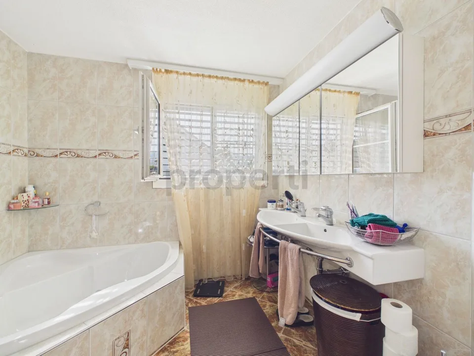 Privater Garten, Gemütliche Veranda & Ruhige Lage in Familienfreund... – Foto 9 von 13