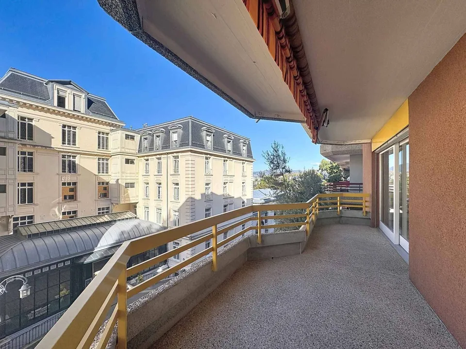 Au 1er étage - Grand 3.5 pièces sur 1 niveau de 79 m2 + balcon – photo 3 sur 12