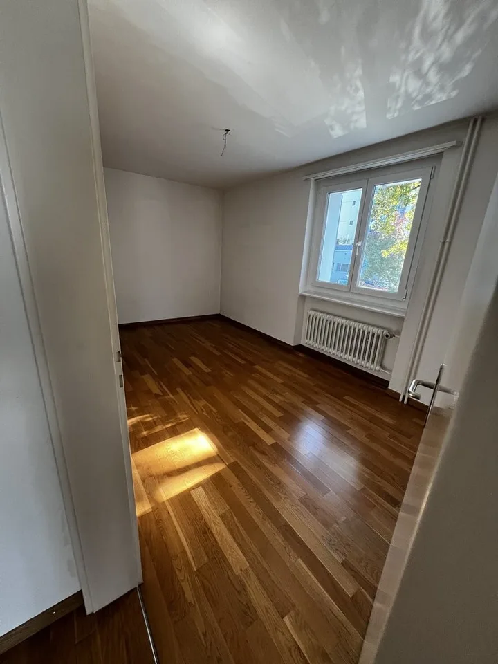 Bright 4-room apartment on the ground floor in Steinhausen – photo 8 of 10