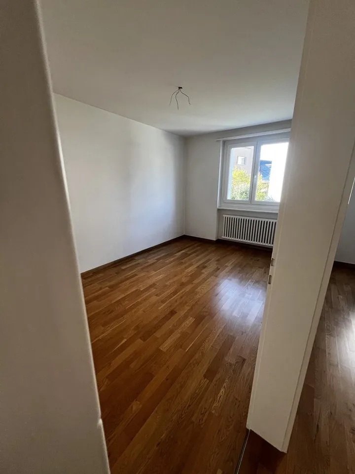 Bright 4-room apartment on the ground floor in Steinhausen – photo 7 of 10