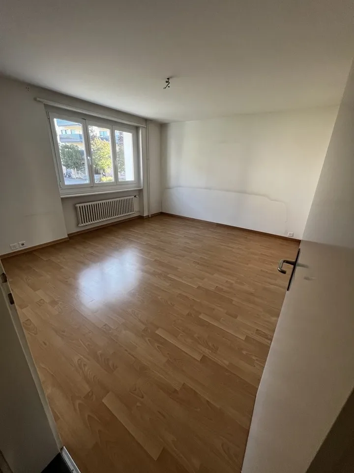 Bright 4-room apartment on the ground floor in Steinhausen – photo 6 of 10
