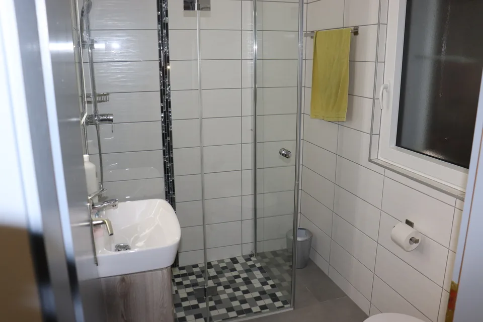 Einladende 3.5-Zimmer-Doppelhaushälfte mit viel Freiraum! – Foto 3 von 10