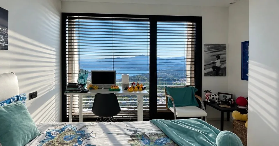 Appartement attique exclusif à Vernate avec terrasse et jardin offrant une vue imprenable sur le lac – photo 24 sur 27