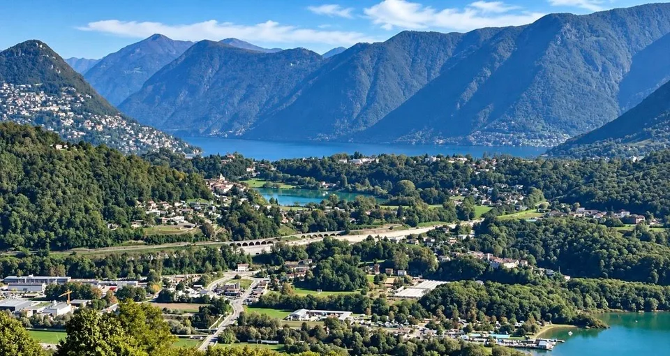 Appartement attique exclusif à Vernate avec terrasse et jardin offrant une vue imprenable sur le lac – photo 10 sur 27