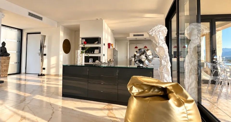 Appartement attique exclusif à Vernate avec terrasse et jardin offrant une vue imprenable sur le lac – photo 26 sur 27