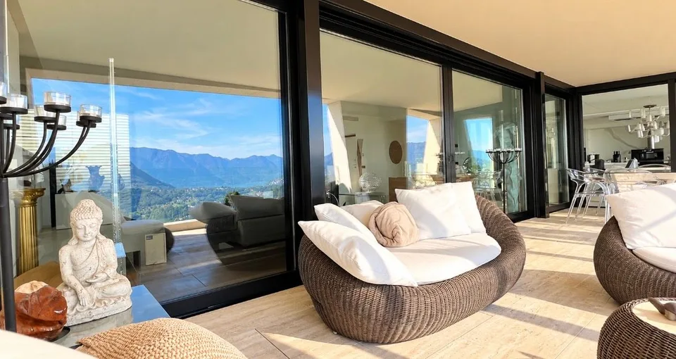 Appartement attique exclusif à Vernate avec terrasse et jardin offrant une vue imprenable sur le lac – photo 12 sur 27