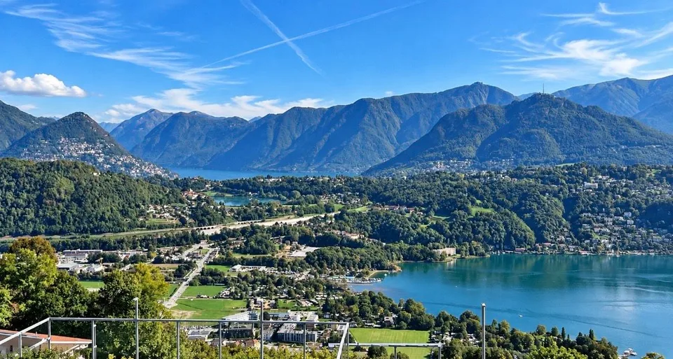 Appartement attique exclusif à Vernate avec terrasse et jardin offrant une vue imprenable sur le lac – photo 21 sur 27