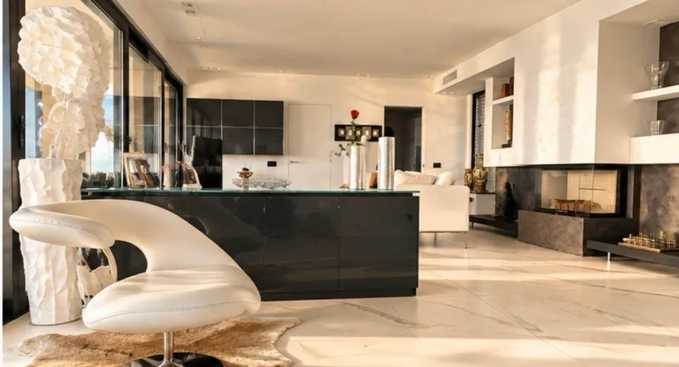 Appartement attique exclusif à Vernate avec terrasse et jardin offrant une vue imprenable sur le lac – photo 4 sur 27