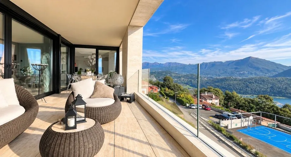 Appartement attique exclusif à Vernate avec terrasse et jardin offrant une vue imprenable sur le lac – photo 8 sur 27