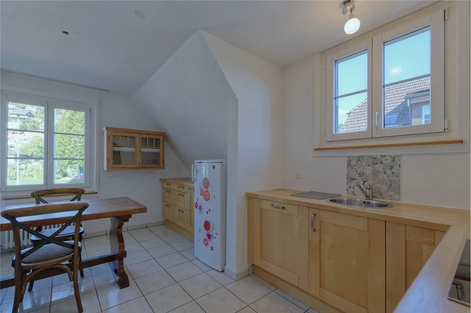 Charmante 3½-Zimmer Eigentumswohnung mit Mansardenzimmer und Garten – Foto 10 von 13