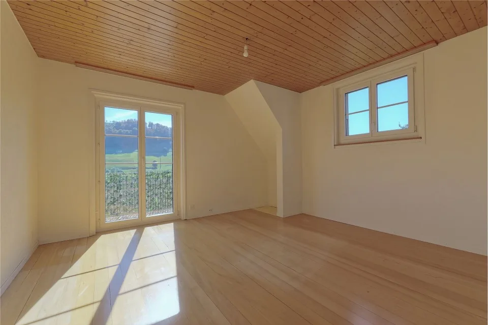 Charmante 3½-Zimmer Eigentumswohnung mit Mansardenzimmer und Garten – Foto 4 von 13