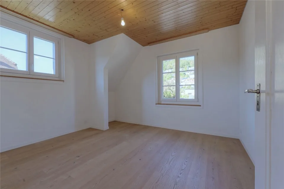 Charmante 3½-Zimmer Eigentumswohnung mit Mansardenzimmer und Garten – Foto 13 von 13