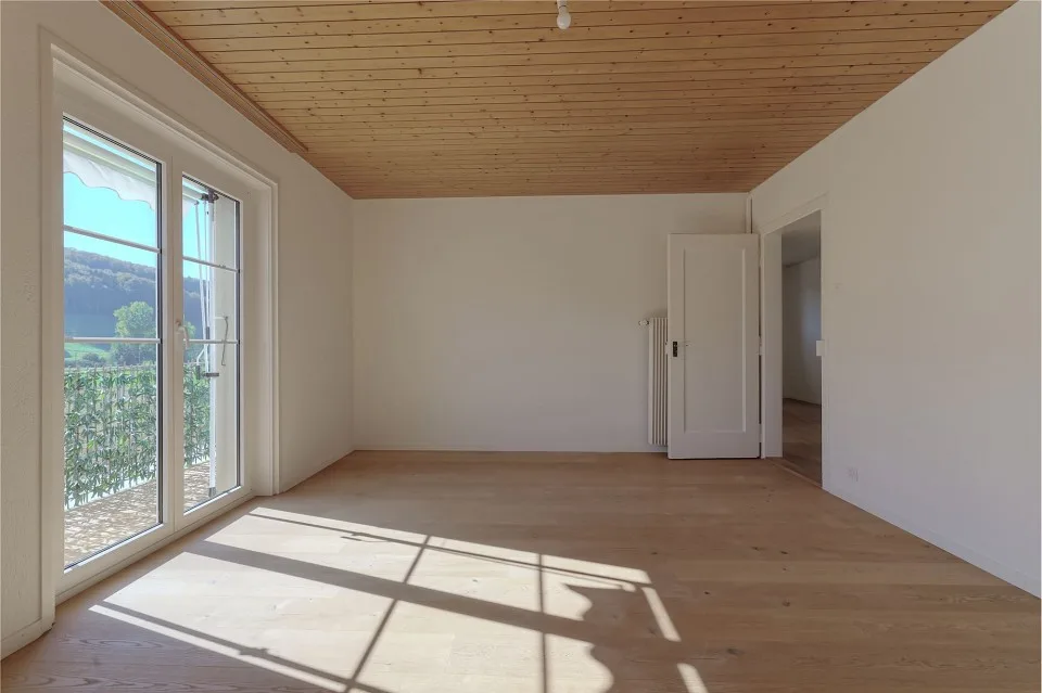 Charmante 3½-Zimmer Eigentumswohnung mit Mansardenzimmer und Garten – Foto 2 von 13