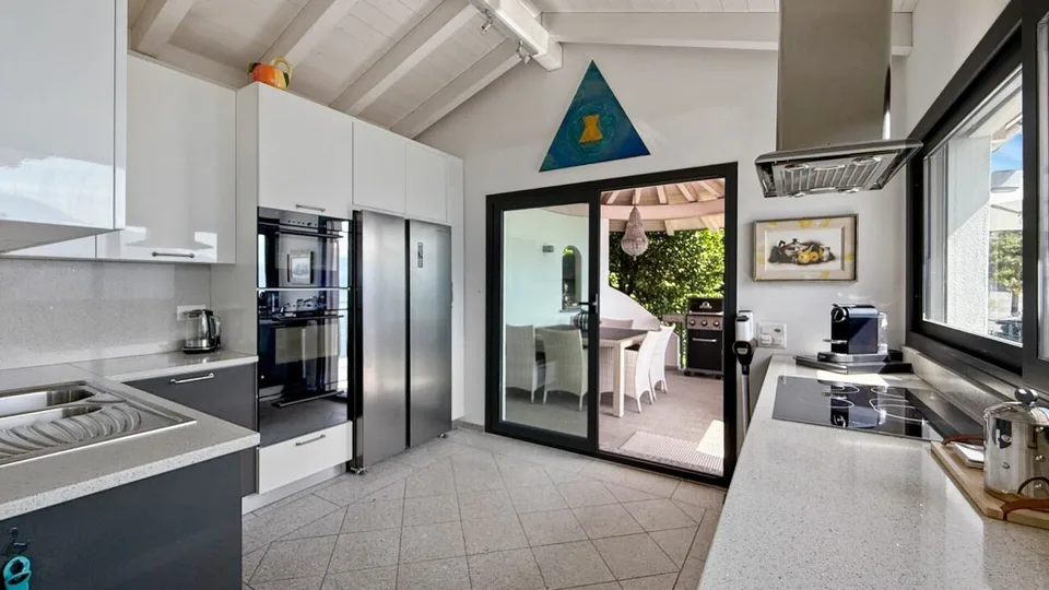 Brissago - Moderne Villa mit Aufzug und Innenpool – Foto 4 von 17