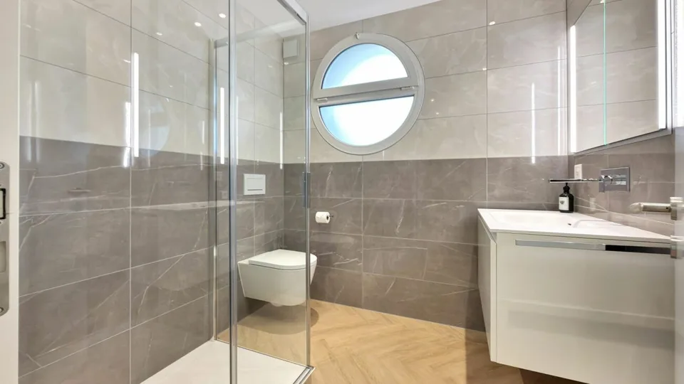 Losone - Exklusive Wohnung mit privatem Garten – Foto 13 von 18