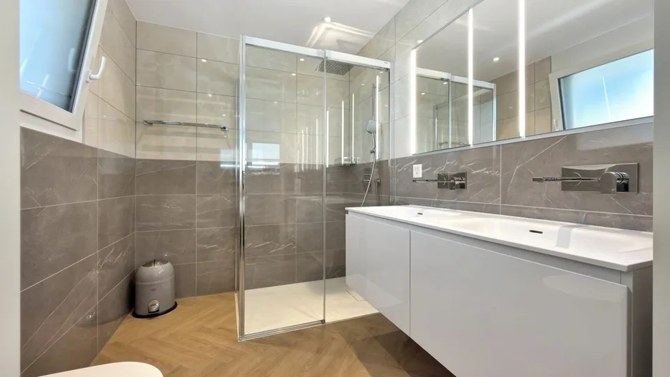 Losone - Exklusive Wohnung mit privatem Garten – Foto 14 von 18