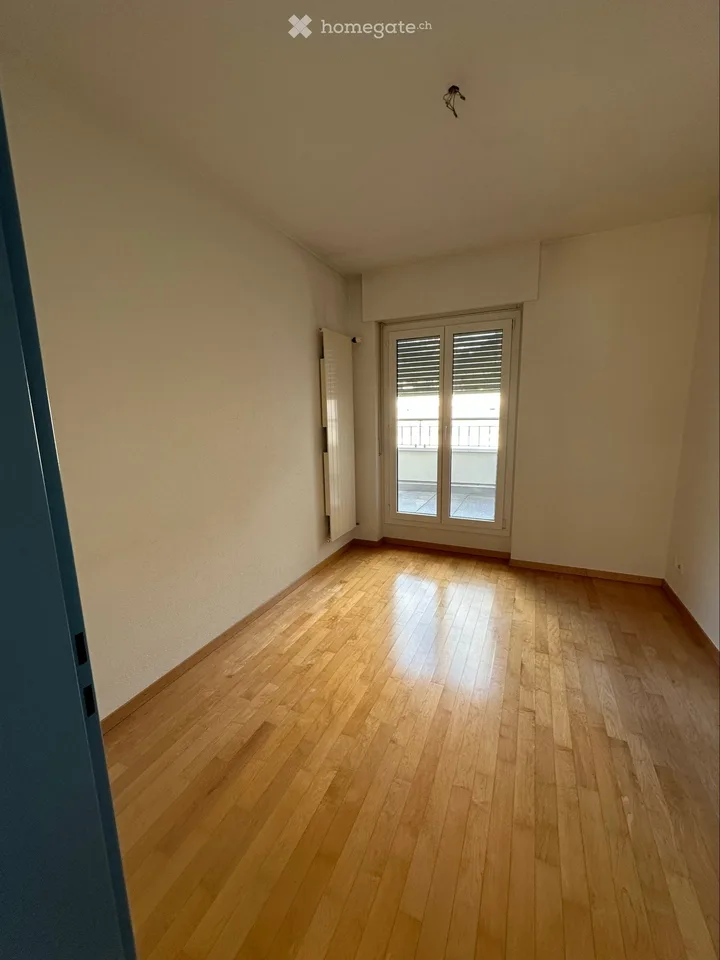 2 WG-Zimmer mit grossem Balkon und eigenem Bad – Foto 5 von 5
