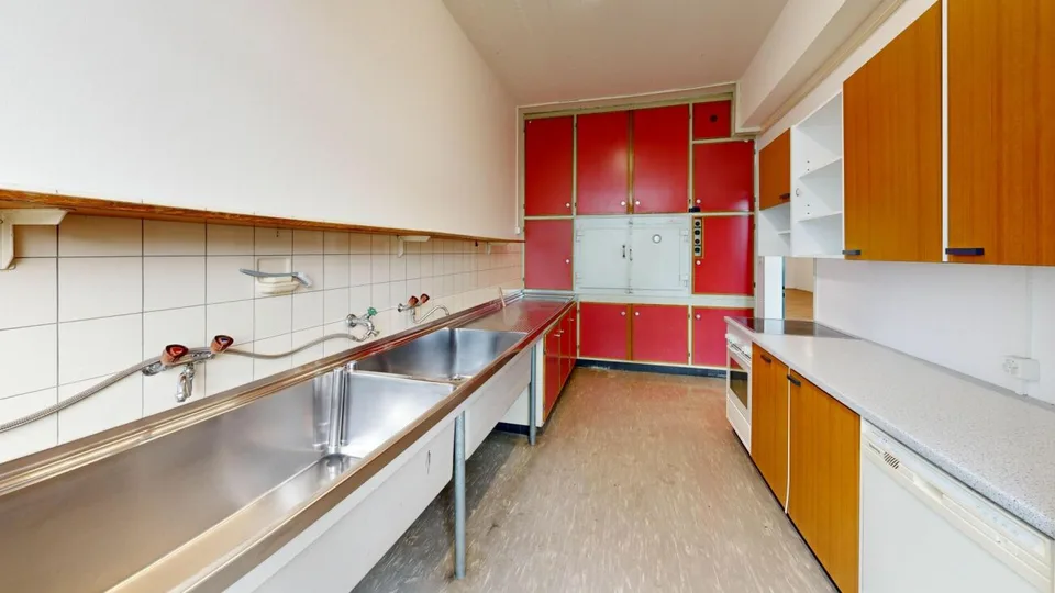Spacious commercial spaces with versatile usage possibilities in Basel – photo 12 of 18