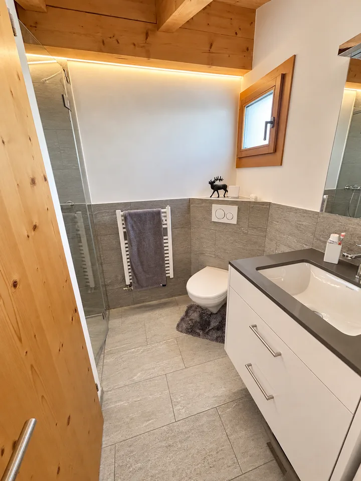 Charming 2.5-room maisonette apartment with mountain panorama in Flims-Dorf – photo 12 of 13