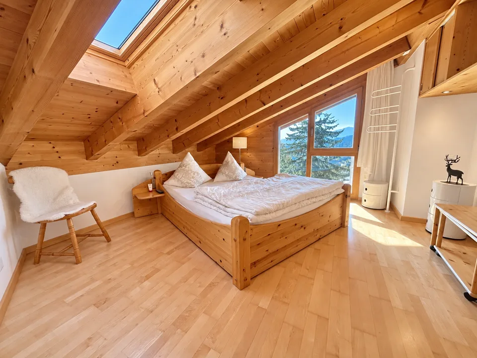 Charming 2.5-room maisonette apartment with mountain panorama in Flims-Dorf – photo 11 of 13