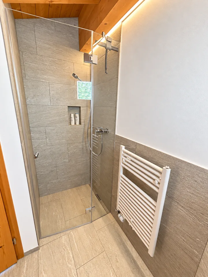 Charming 2.5-room maisonette apartment with mountain panorama in Flims-Dorf – photo 13 of 13