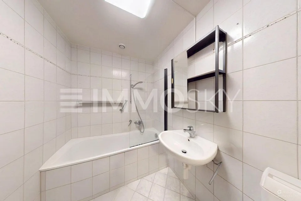 Spacious 2.5-room apartment, 15 minutes from Locle – photo 7 of 8