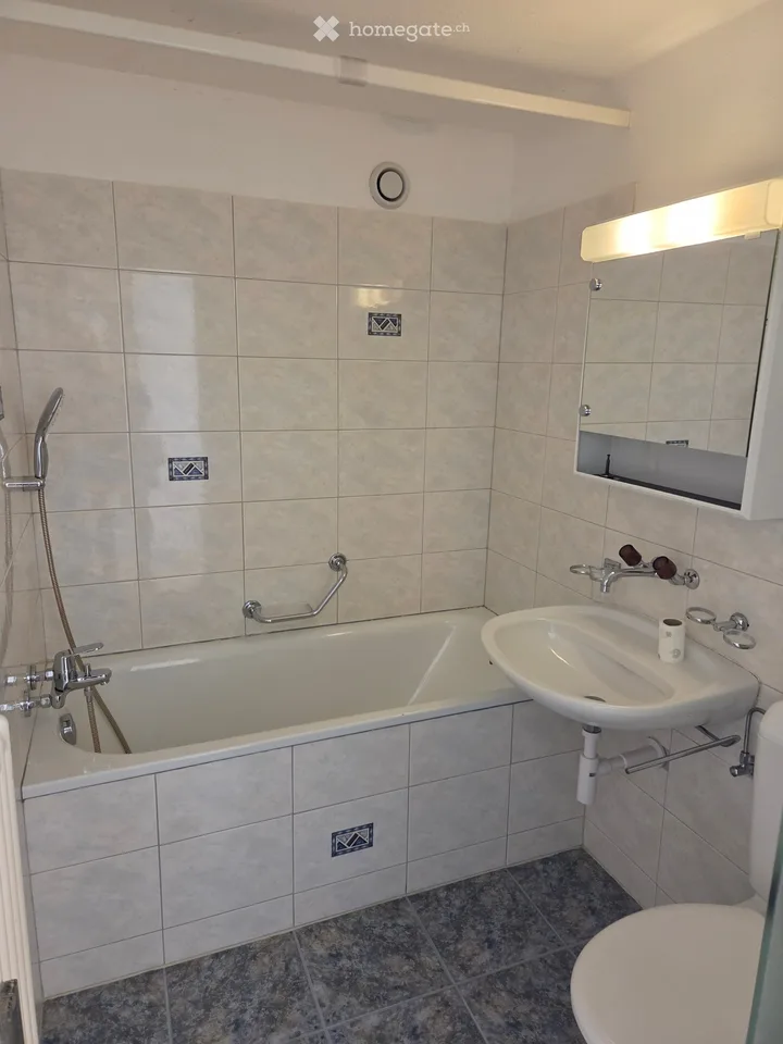 2.5 Zimmer Wohnung mit eigener Waschmaschine zu vermieten – Foto 2 von 5