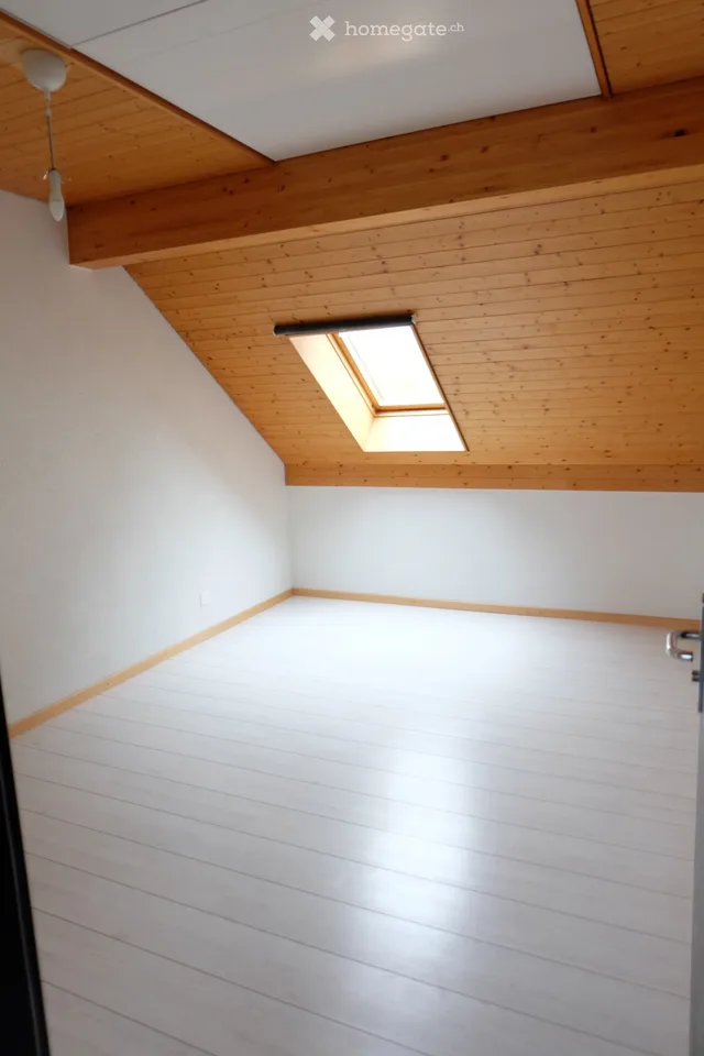 Helles 2,5-Zimmer-Wohnung in Travers – Foto 2 von 5