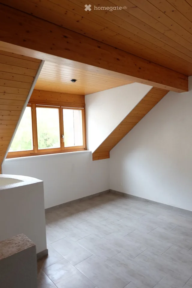 Helles 2,5-Zimmer-Wohnung in Travers – Foto 3 von 5
