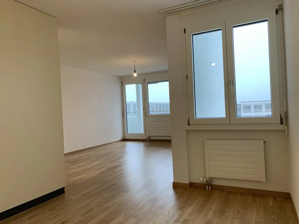 schöne 2 1/2 Zimmerwohnung mit Lift – Foto 5 von 13